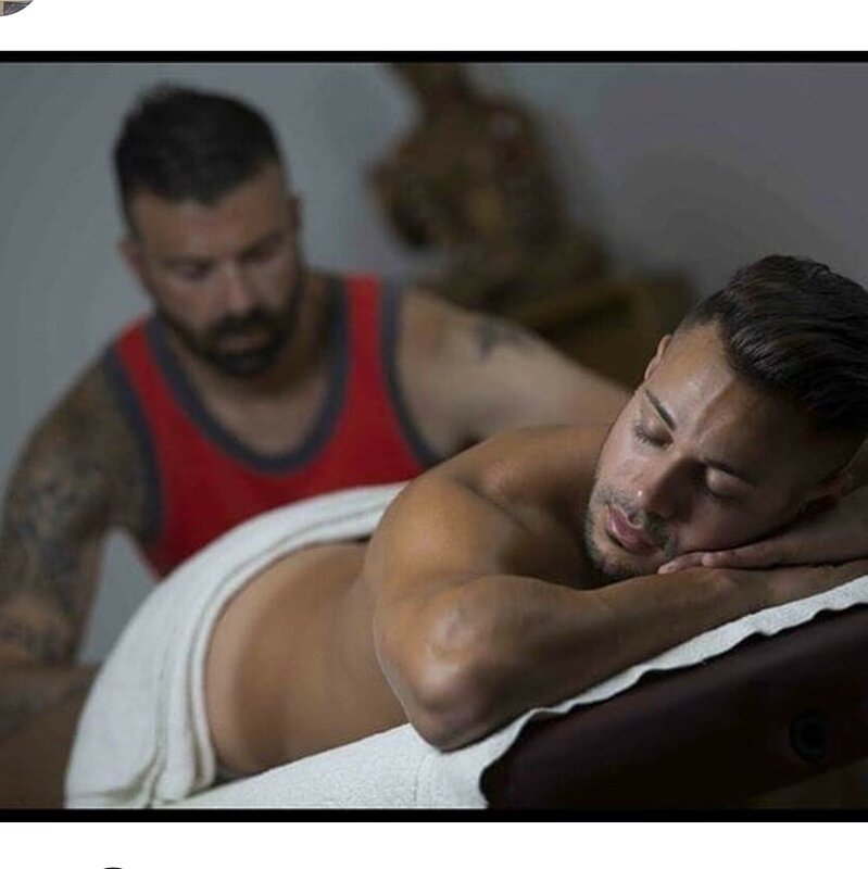 Massaging straight guy