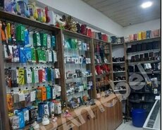 Telefon aksesuarları vitrini