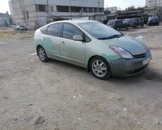 Toyota Prius arenda