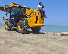 Teleskopik yükləyici operatorla birgə