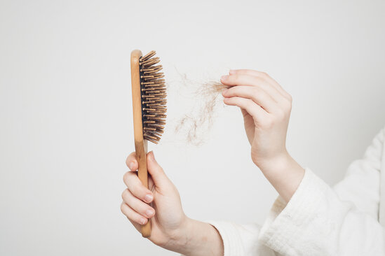 Saç tökülməsinin səbəbləri və çarəsi