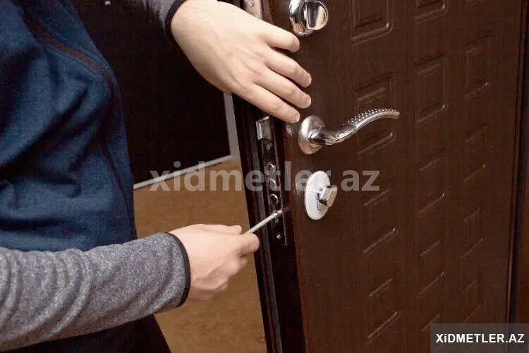 Qapı ustası Qapı ustası